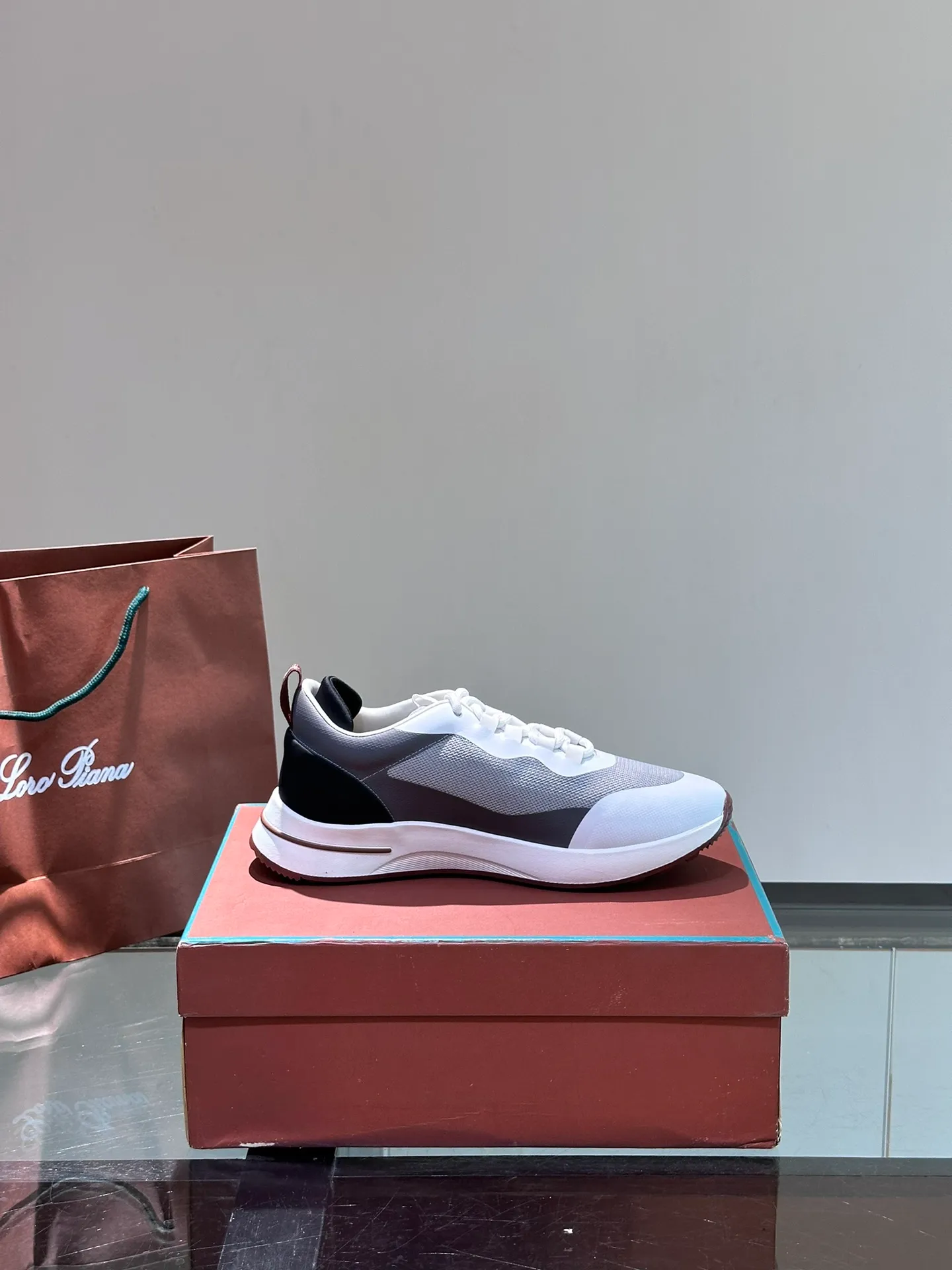 Factory price: 540💰Loro men's shoes💰iana niche Loro classic jogging shoes, men's lace-up casual shoes and sneakers, high-quality lightweight and comfortable fabrics, suitable for outdoor leisure, the color scheme is young and energetic, and it looks great with sportswear or casual suits! Size: 39-45 (46 customized)